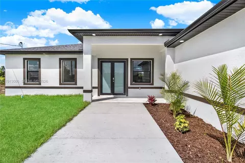 916 Manresa Ave S, Lehigh Acres, FL 33974