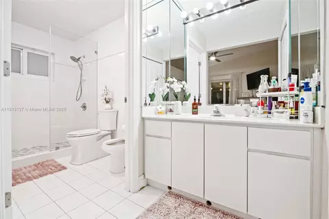 Bath - 7416 W 32nd Ave, Hialeah, FL 33018 photo 1 of 2