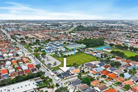 View/Area - 7416 W 32nd Ave, Hialeah, FL 33018 photo 9 of 10