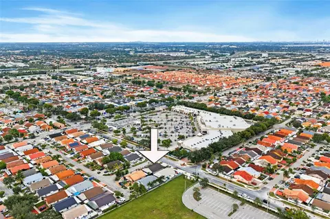View/Area - 7416 W 32nd Ave, Hialeah, FL 33018 photo 7 of 10