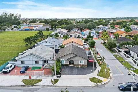 View/Area - 7416 W 32nd Ave, Hialeah, FL 33018 photo 2 of 10