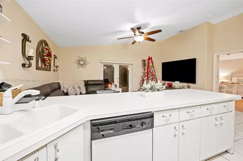 Kitchen - 7416 W 32nd Ave, Hialeah, FL 33018 photo 3 of 5