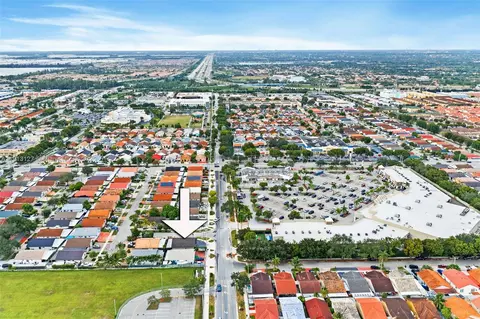 View/Area - 7416 W 32nd Ave, Hialeah, FL 33018 photo 8 of 10