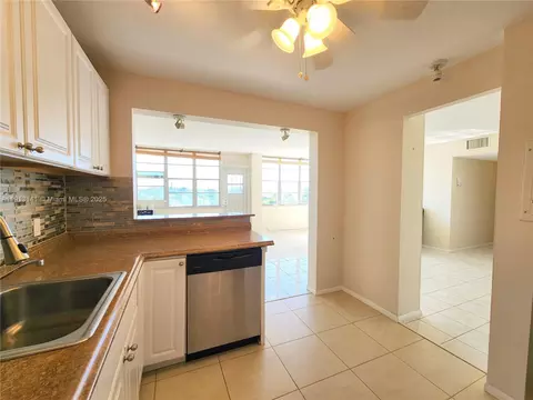 2025 NE 164th St #503, North Miami Beach, FL 33162