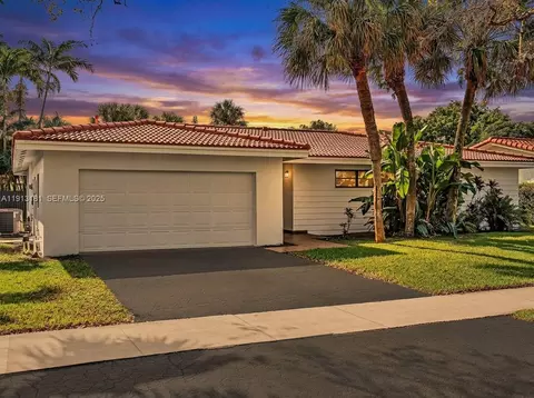 6360 Simmons St, Miami Lakes, FL 33014