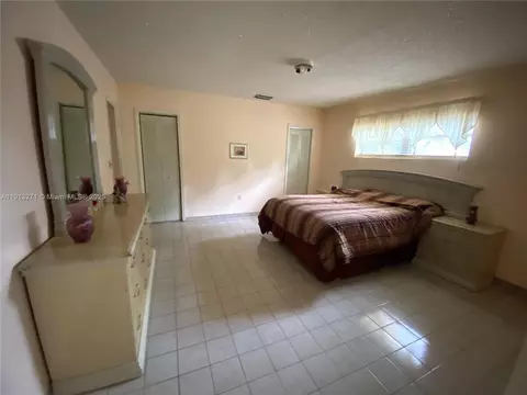Bedroom - 750 SE 3rd Pl, Hialeah, FL 33010 photo 2 of 5