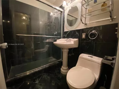 Bath - 750 SE 3rd Pl, Hialeah, FL 33010 photo 2 of 3
