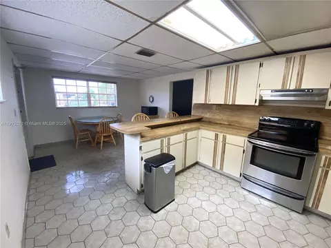 Kitchen - 750 SE 3rd Pl, Hialeah, FL 33010 photo 1 of 1