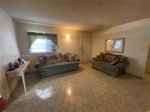 Living - 750 SE 3rd Pl, Hialeah, FL 33010 photo 2 of 4