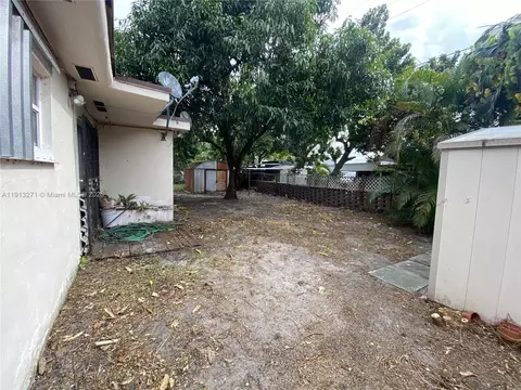 Exterior - 750 SE 3rd Pl, Hialeah, FL 33010 photo 3 of 6