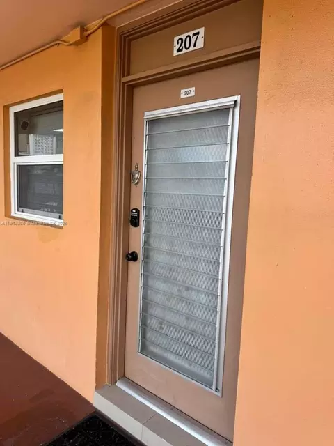 3001 NW 46th Ave #207, Lauderdale Lakes, FL 33313
