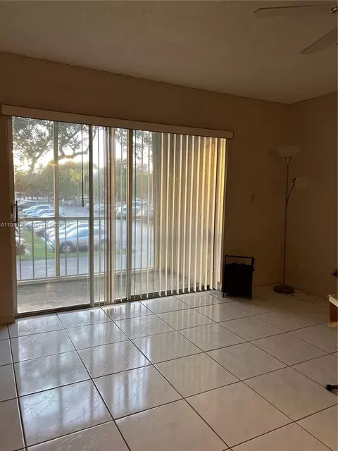 8120 SW 24th St #206, North Lauderdale, FL 33068