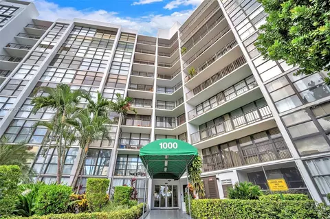 1000 Parkview Dr #229, Hallandale Beach, FL 33009