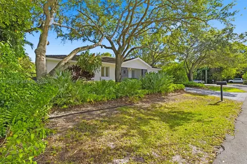 Exterior - 11199 SW 78th Ct, Pinecrest, FL 33156 photo 12 of 12