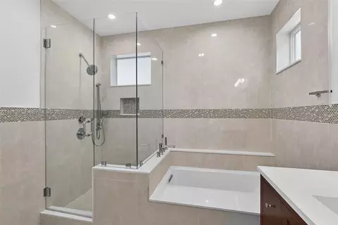 Bath - 11199 SW 78th Ct, Pinecrest, FL 33156 photo 2 of 4