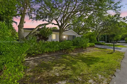 Exterior - 11199 SW 78th Ct, Pinecrest, FL 33156 photo 11 of 12