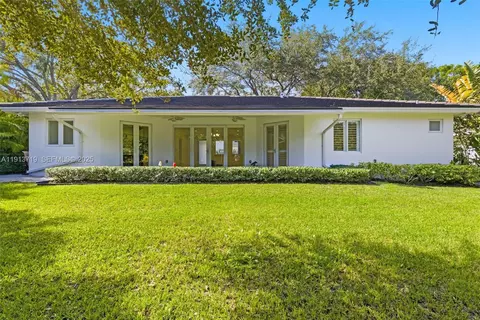 Exterior - 11199 SW 78th Ct, Pinecrest, FL 33156 photo 4 of 12