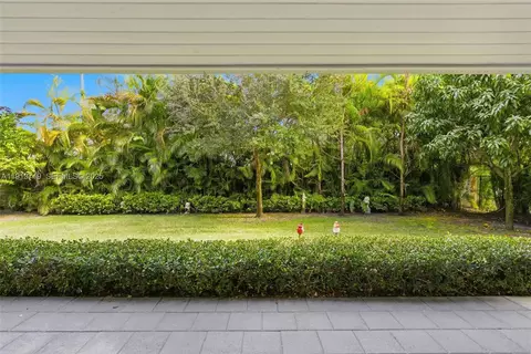 Exterior - 11199 SW 78th Ct, Pinecrest, FL 33156 photo 8 of 12