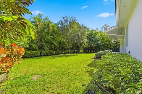 Exterior - 11199 SW 78th Ct, Pinecrest, FL 33156 photo 7 of 12