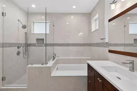 Bath - 11199 SW 78th Ct, Pinecrest, FL 33156 photo 1 of 4