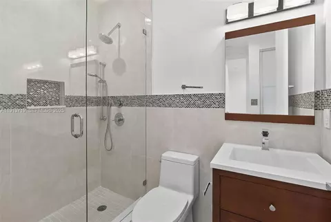 Bath - 11199 SW 78th Ct, Pinecrest, FL 33156 photo 3 of 4