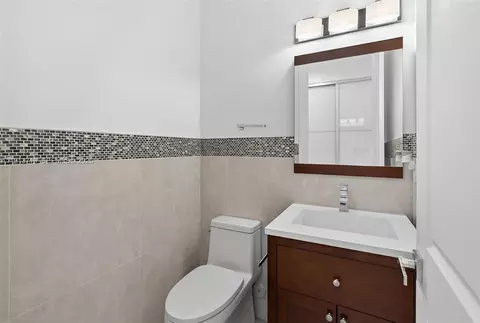 Bath - 11199 SW 78th Ct, Pinecrest, FL 33156 photo 4 of 4