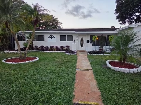 2070 NW 82nd Ave, Pembroke Pines, FL 33024