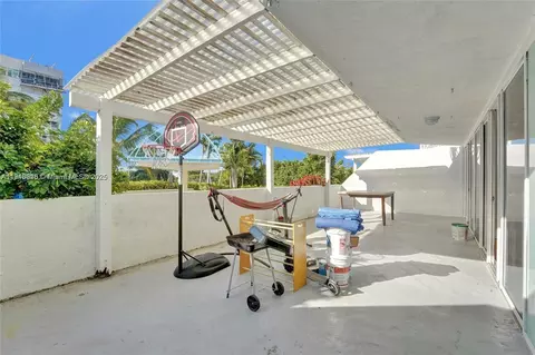 7601 E Treasure Dr #406, North Bay Village, FL 33141