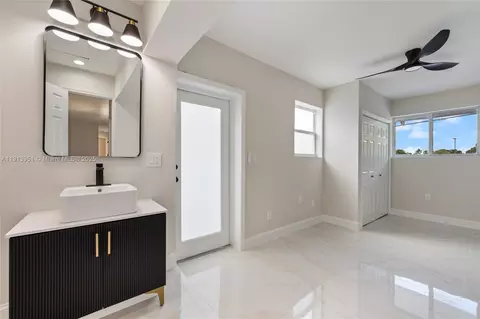 Bath - 4932 NW 173rd Dr, Miami Gardens, FL 33055 photo 3 of 5
