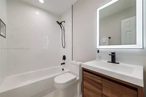Bath - 4932 NW 173rd Dr, Miami Gardens, FL 33055 photo 5 of 5