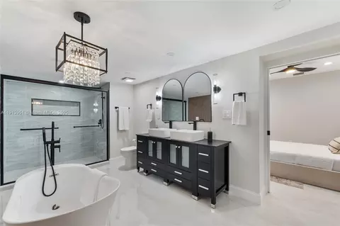 Bath - 4932 NW 173rd Dr, Miami Gardens, FL 33055 photo 2 of 5