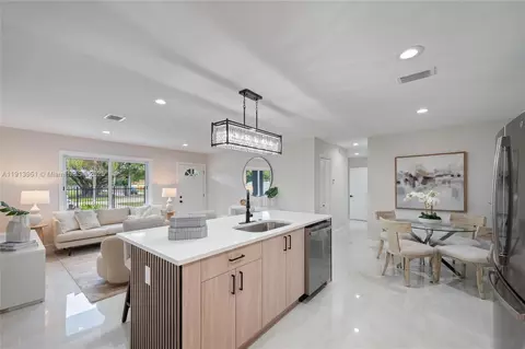 Kitchen - 4932 NW 173rd Dr, Miami Gardens, FL 33055 photo 2 of 4