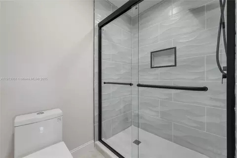 Bath - 4932 NW 173rd Dr, Miami Gardens, FL 33055 photo 4 of 5