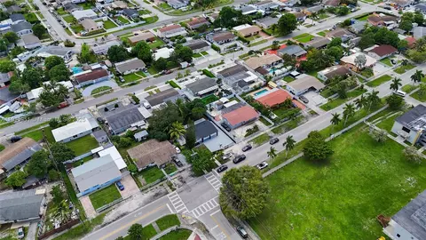 View/Area - 4932 NW 173rd Dr, Miami Gardens, FL 33055 photo 2 of 3
