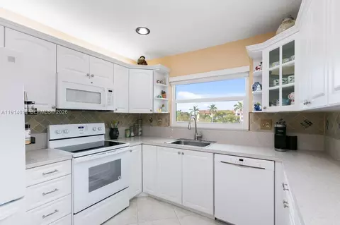 9310 Sunrise Lakes Blvd #301, Sunrise, FL 33322