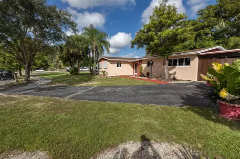16305 SW 276th Ter, Homestead, FL 33031