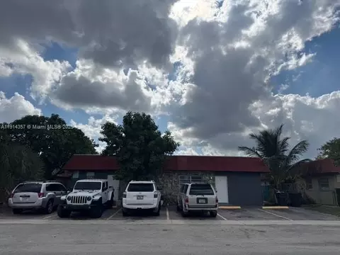 7810 SW 10th St, North Lauderdale, FL 33068
