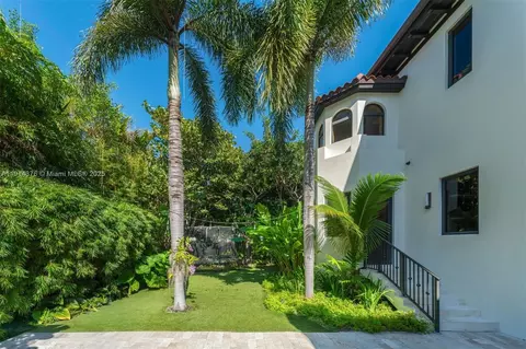 Exterior - 320 Atlantic Rd, Key Biscayne, FL 33149 photo 7 of 10