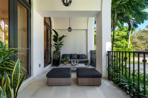 Exterior - 320 Atlantic Rd, Key Biscayne, FL 33149 photo 1 of 10