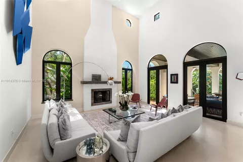 Living - 320 Atlantic Rd, Key Biscayne, FL 33149 photo 2 of 3