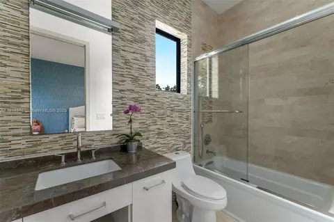 Bath - 320 Atlantic Rd, Key Biscayne, FL 33149 photo 6 of 7