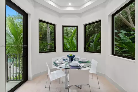 Dining - 320 Atlantic Rd, Key Biscayne, FL 33149 photo 3 of 3