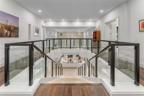 Entry Way - 320 Atlantic Rd, Key Biscayne, FL 33149 photo 3 of 4