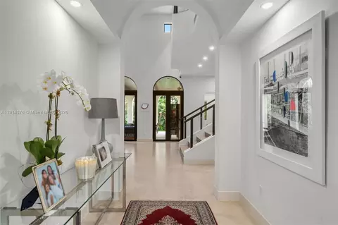 Entry Way - 320 Atlantic Rd, Key Biscayne, FL 33149 photo 2 of 4
