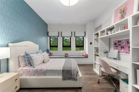 Bedroom - 320 Atlantic Rd, Key Biscayne, FL 33149 photo 5 of 6