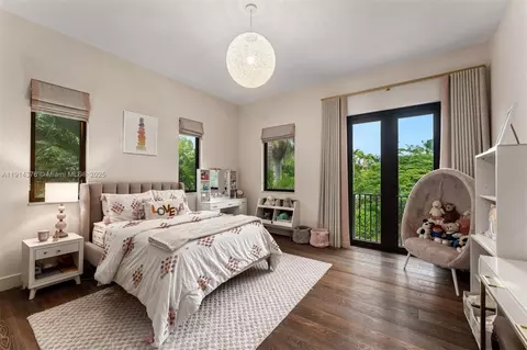 Bedroom - 320 Atlantic Rd, Key Biscayne, FL 33149 photo 6 of 6