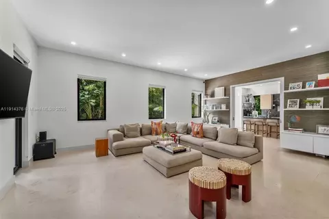 Living - 320 Atlantic Rd, Key Biscayne, FL 33149 photo 3 of 3