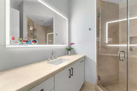 Bath - 320 Atlantic Rd, Key Biscayne, FL 33149 photo 5 of 7