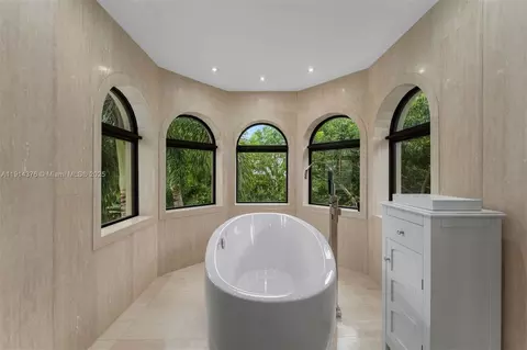Bath - 320 Atlantic Rd, Key Biscayne, FL 33149 photo 4 of 7