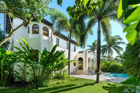 Exterior - 320 Atlantic Rd, Key Biscayne, FL 33149 photo 2 of 10